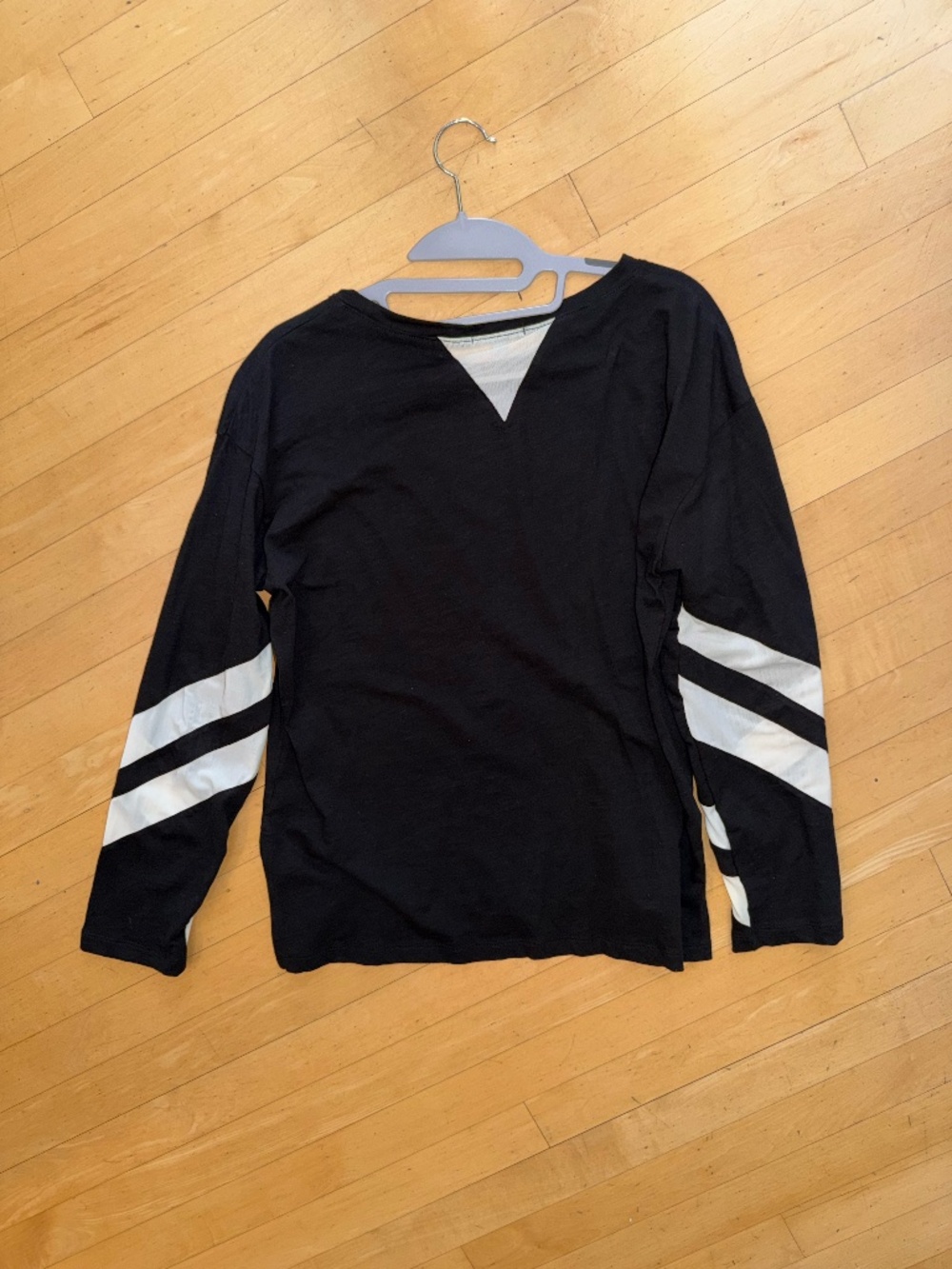 Lisa Todd Mesh Fest black tee with white mesh sleeve inserts, M, CB2664 - Picture 3 of 3